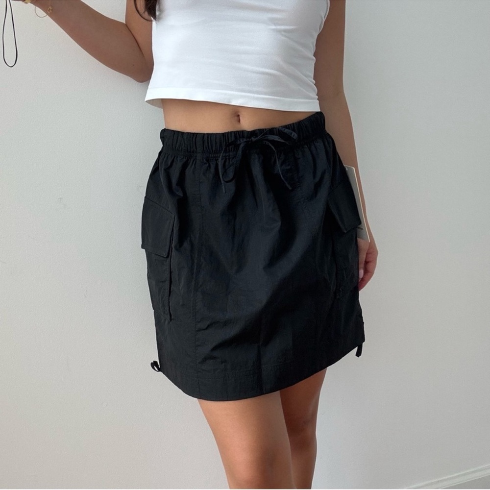 Lululemon Nylon Cargo Mini Skirt Black Size Small NWT